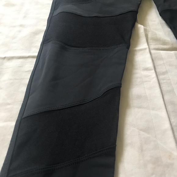 Yoga Mesh Leggings - Picture 2 of 4